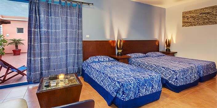 Hotel La Madrague Дакар Экстерьер фото