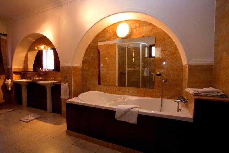 Hotel La Madrague Дакар Экстерьер фото