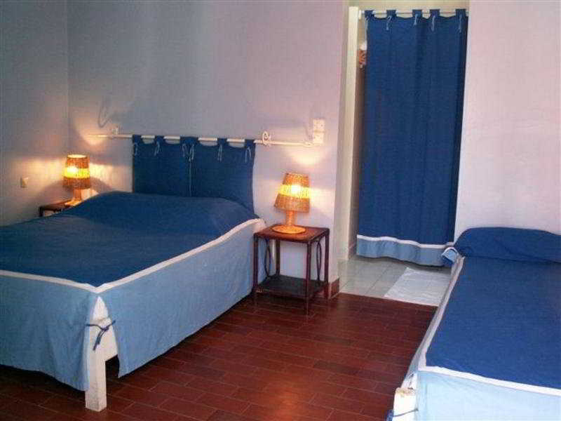 Hotel La Madrague Дакар Экстерьер фото