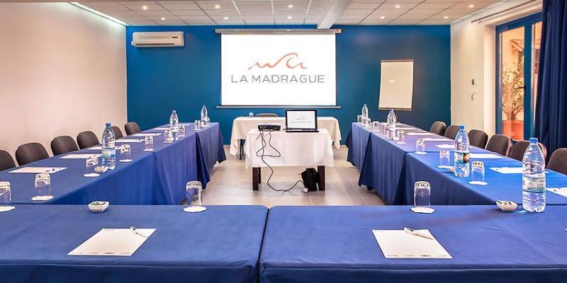 Hotel La Madrague Дакар Экстерьер фото
